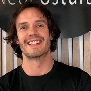 Raúl Cámara, Clínica NeoPostural
